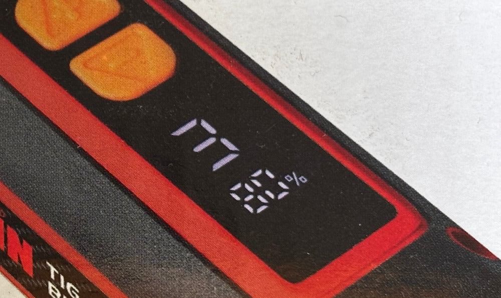 Telwin TIG Blade battery charging indicator displaying 77% on digital screen.